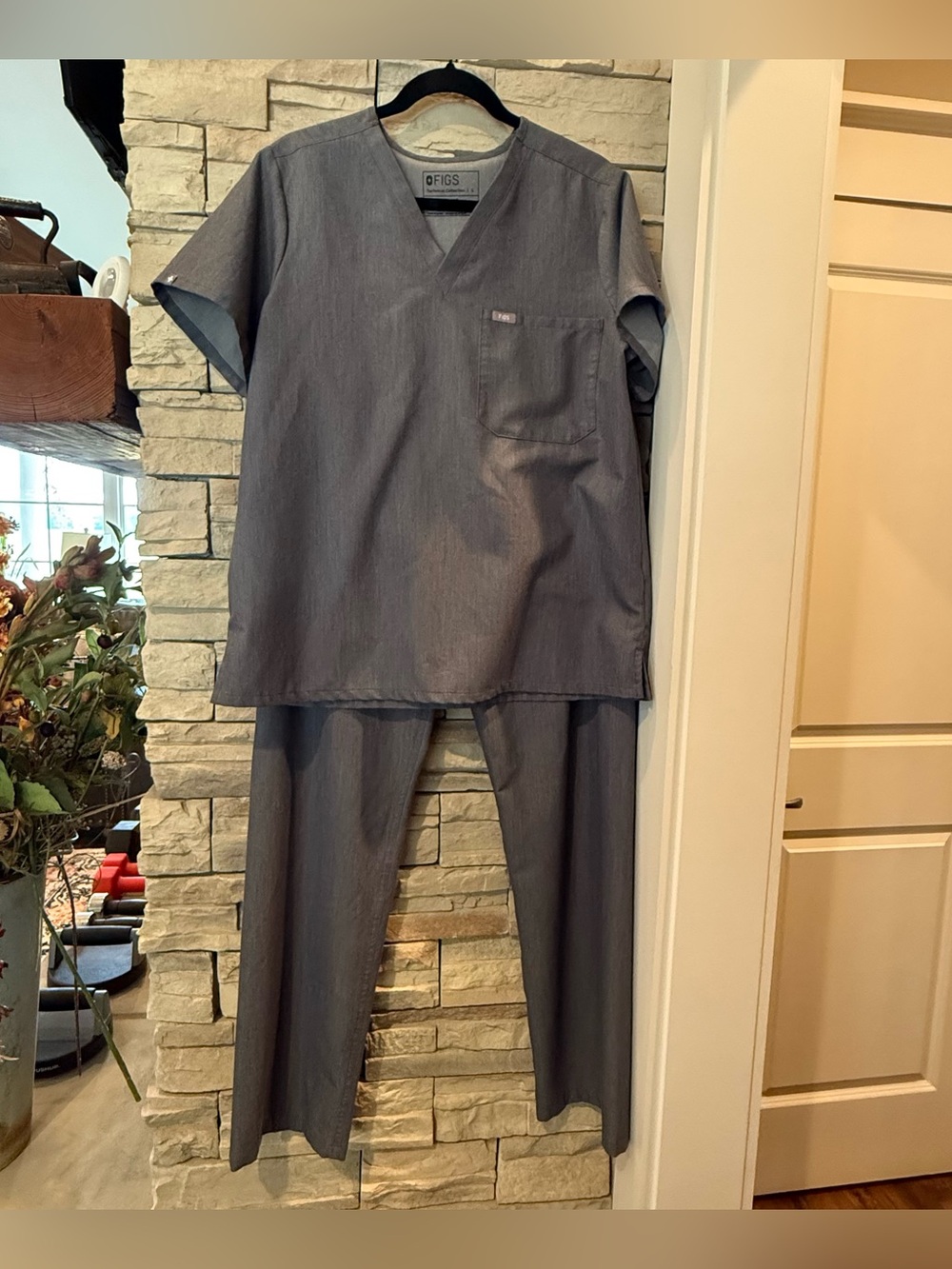 FIGS Scrub Set Catarina Top (Large) Livingston Pants (Medium) Womens Gray